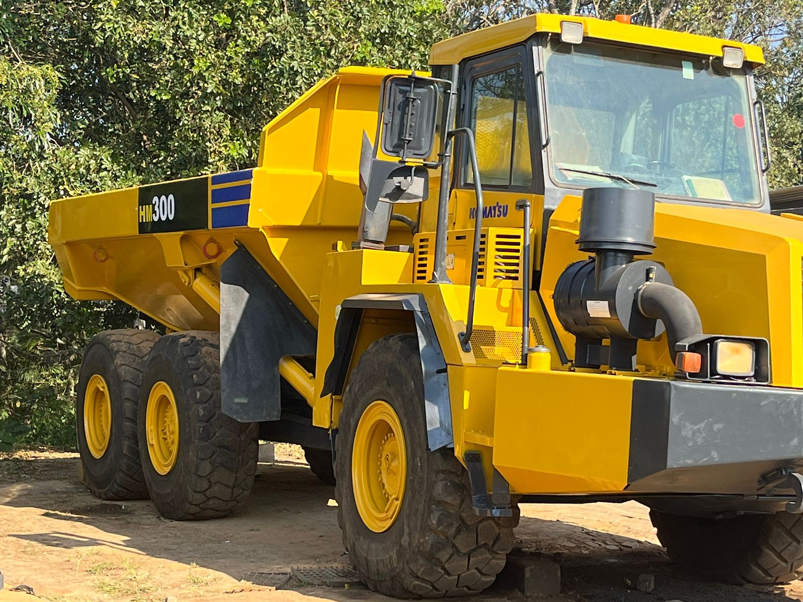 Komatsu HM300-1